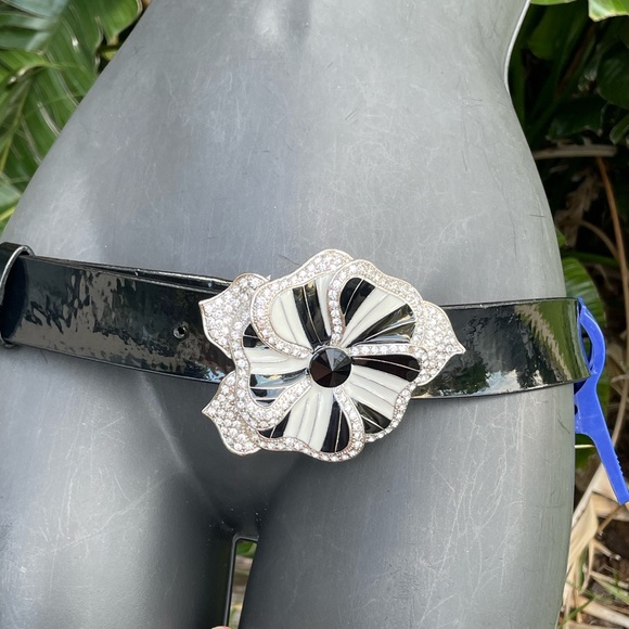 White House, black market, studded, cloisonne floral patent  statement belt - Picture 5 of 5